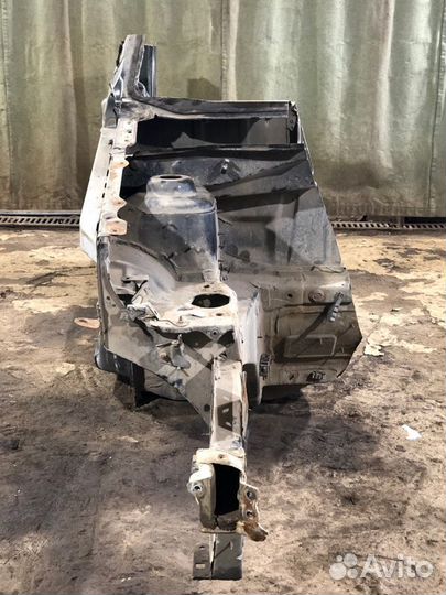 Часть кузова отрезная четверть передний правый