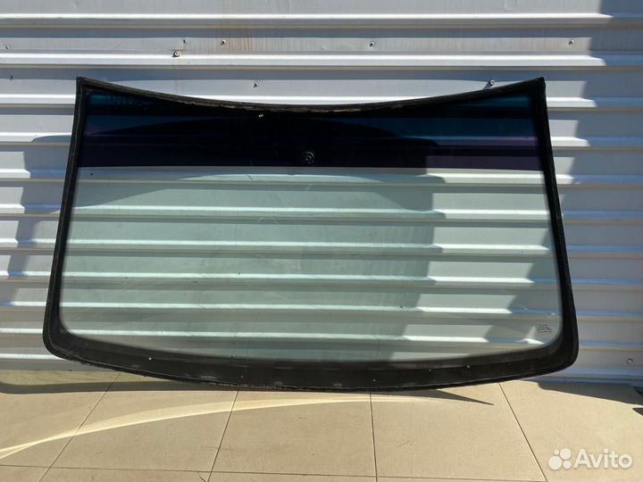 Лобовое стекло Volkswagen Golf 4