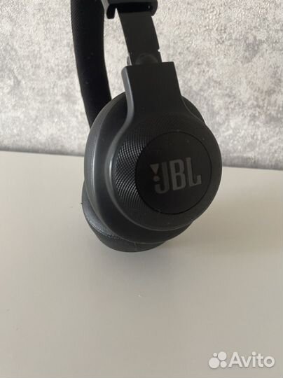 Беспроводные наушники jbl