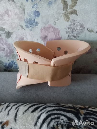 Жёсткий ортопедический воротник