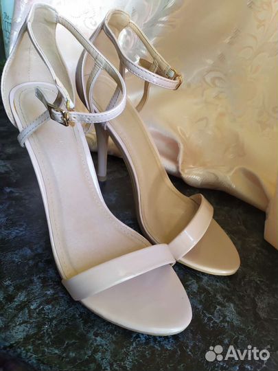 Босоножки женские на каблуке