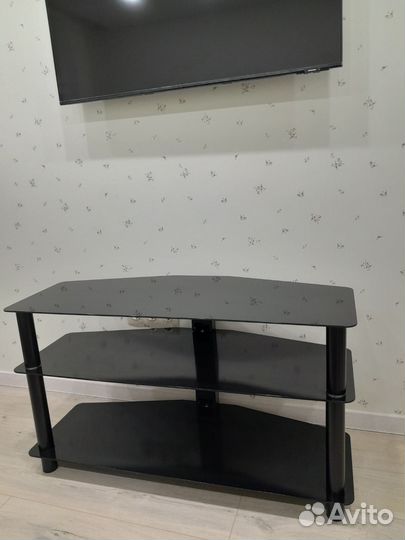 Тумба под телевизор стеклянная