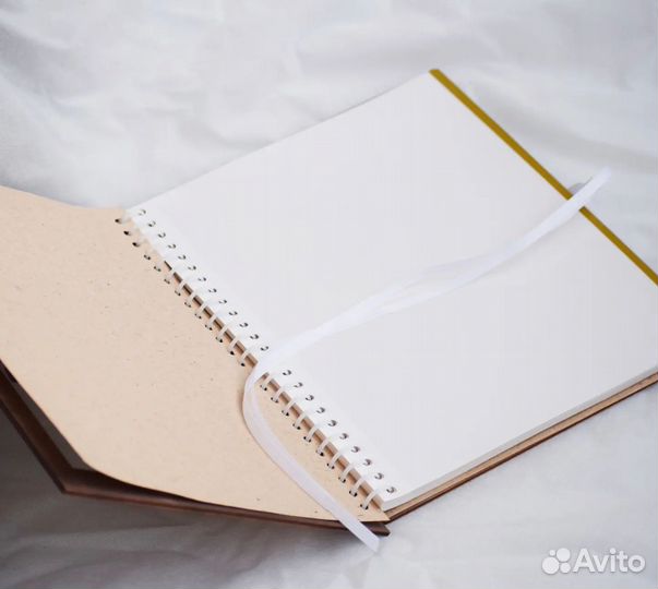 Фотоальбом с деревянной обложкой