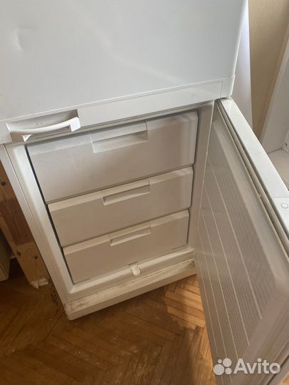 Холодильник Bosch KGE3501