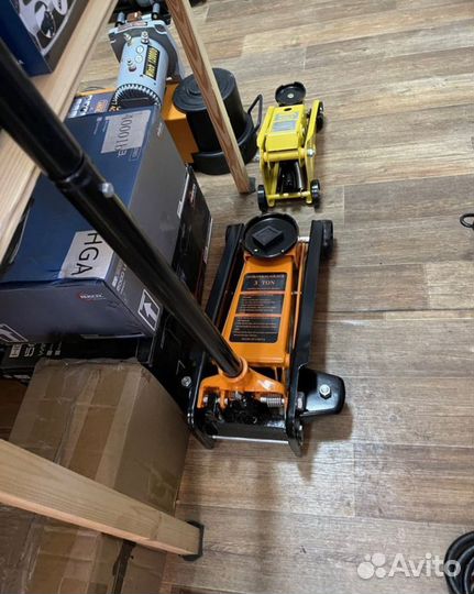 Домкрат гидравлический подкатной 3 т