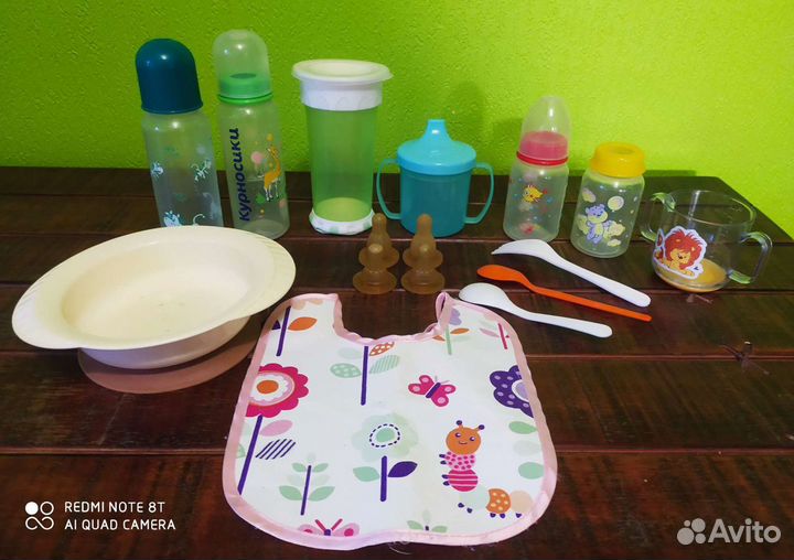 Бутылочки, поильники, слюнявчик, тарелка