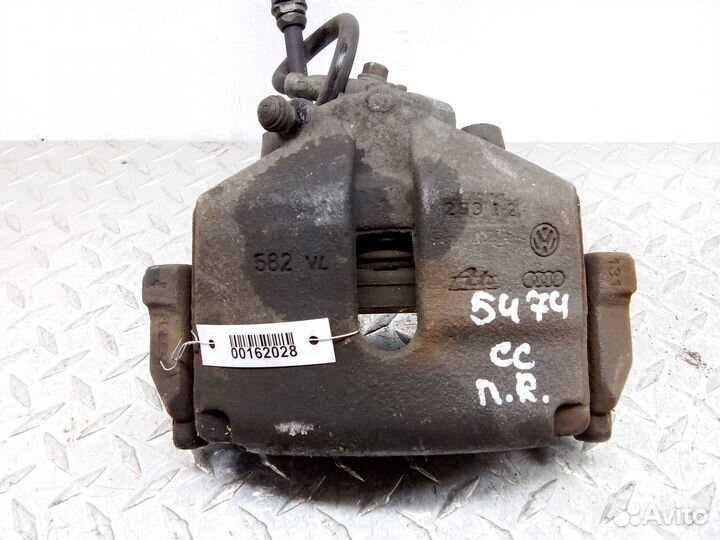 Суппорт передний правый Volkswagen Passat CC 357