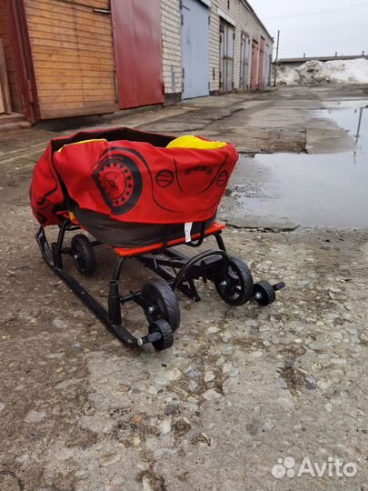 Детские санки на колёсах с матрасиком