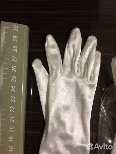 Перчатки белые праздничные детские