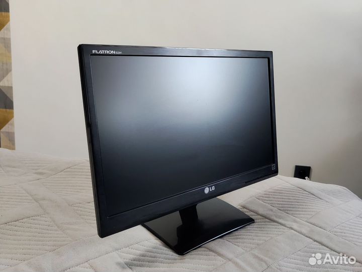 Монитор LG flatron e2241
