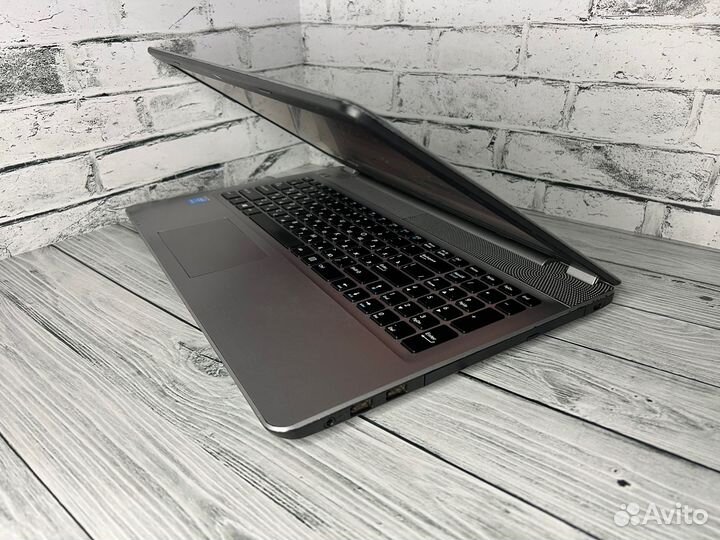 Офисный ноутбук i3 5005/SSD/8RAM