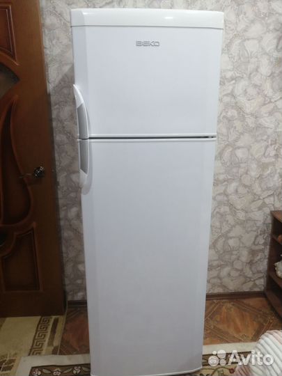 Холодильник, требующий ремонт или на запчасти