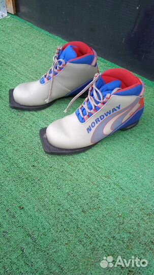 Лыжные ботинки классические