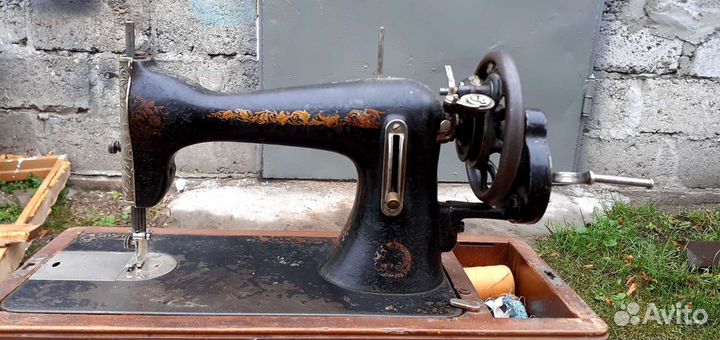 Швейная машинка старинная