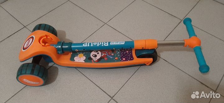 Светящийся трёхколёсный самокат с музыкой