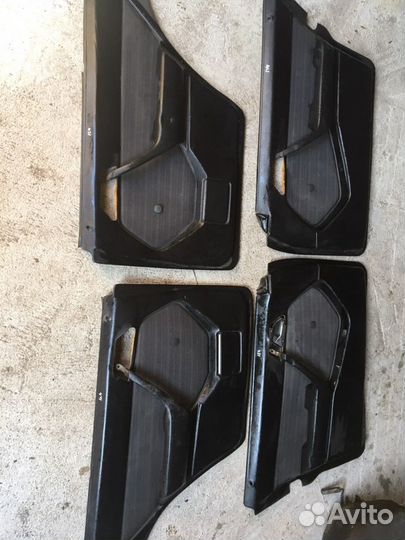 Мерседес 124 Дверные карты.Обшивки дверей