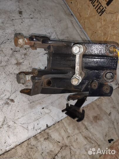 Кронштейн стабилизатора кабины левый MAN