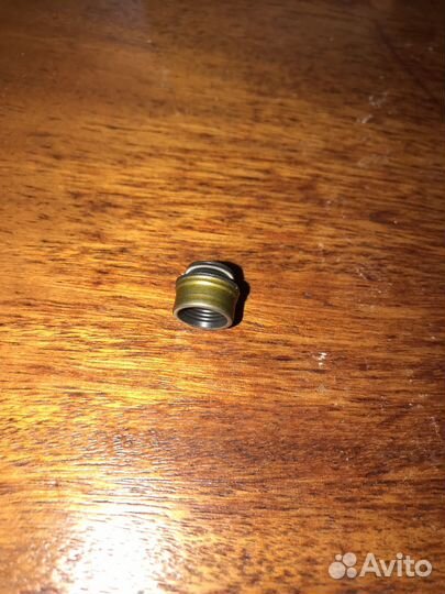 Маслосьемные колпачки