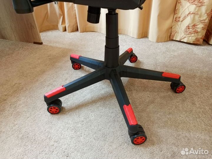 Компьютерное кресло черно-красный play haha до 154