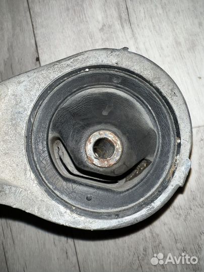 Опора двигателя Nissan primera p11-p10