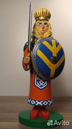 Статуэтка деревянная №03