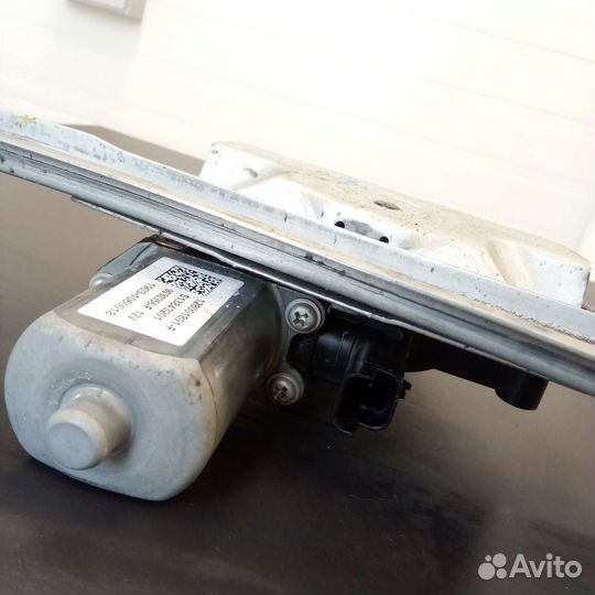 Стеклоподъемник передней правой двери 807207719R