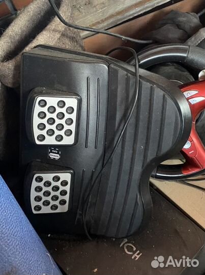 Игровой руль с педалями