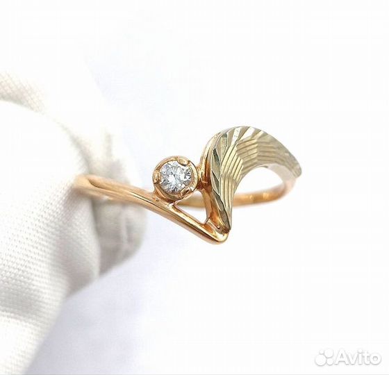 Золотое кольцо с камнем 16р