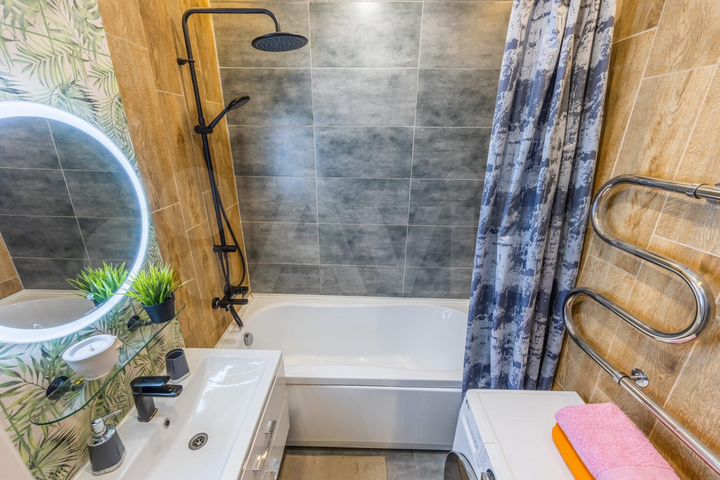 2-к. квартира, 90 м², 6/6 эт.