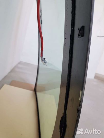 Продам лобовое стекло на Mitsubishi Outlander