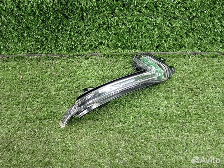 Повторитель поворота в зеркало правый VAG Audi A5