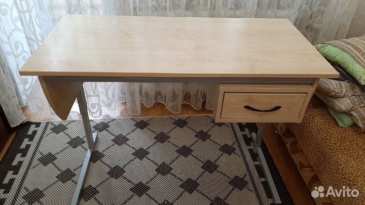 Растущий письменный стол. Парта