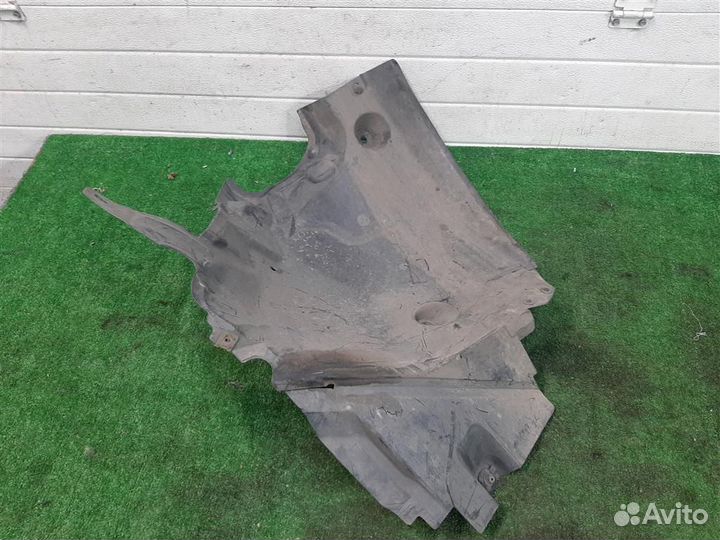 Подкрылок передний левый Mercedes Benz C-Class W2