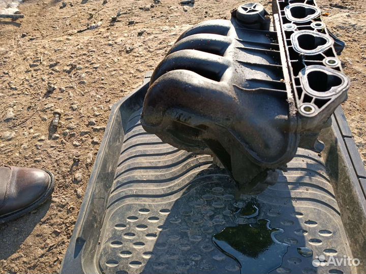 Коллектор впускной Гольф 4. 1.4 л 2000г