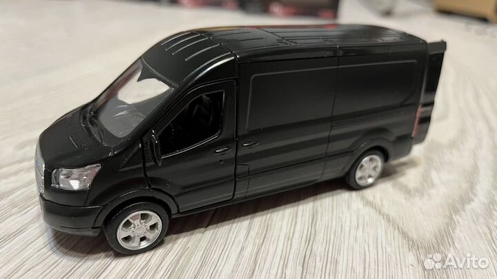 Коллекционные модели машин 1:32 Audi VW Ford новые