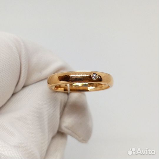Золотое обручальное кольцо с камнем 18р