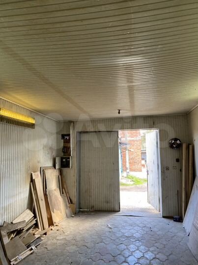 Гараж, > 30 м²