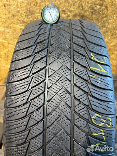 Bridgestone Blizzak LM-001 235/45 R20