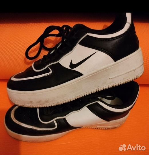 Кроссовки женские