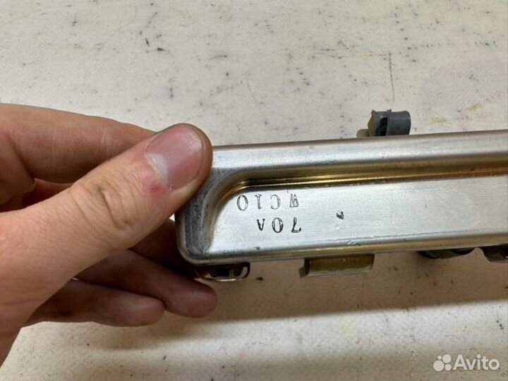 Топливная рампа (рейка) в сборе передняя Honda