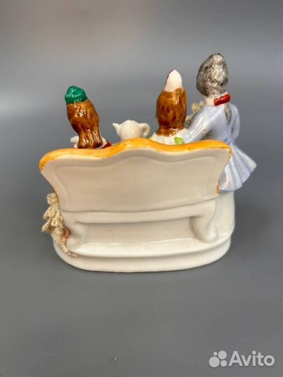 Фарфоровая статуэтка