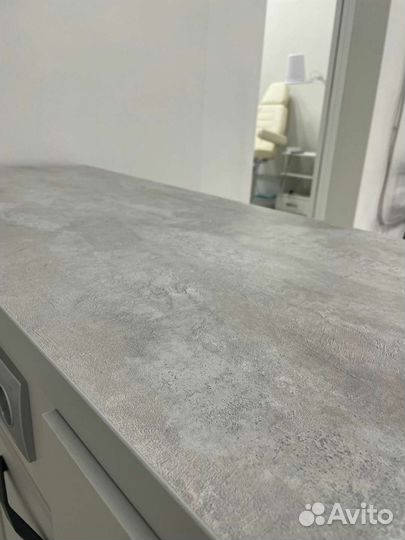 Маникюрный стол