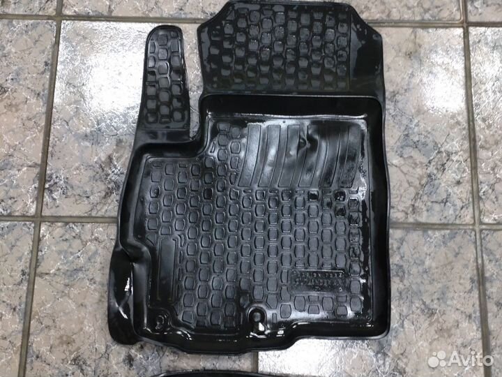 Автомобильные коврики резиновые