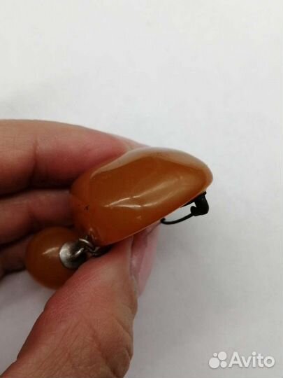 Брошь из прессованного янтаря СССР 