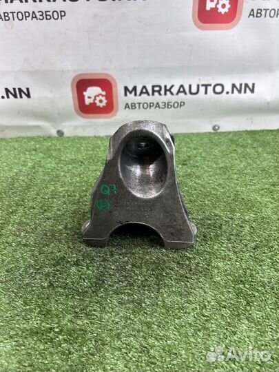 Кронштейн двигателя левый Audi Q7 4L 3.0 дизель