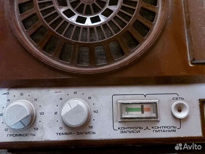 Кассетный магнитофон электроника
