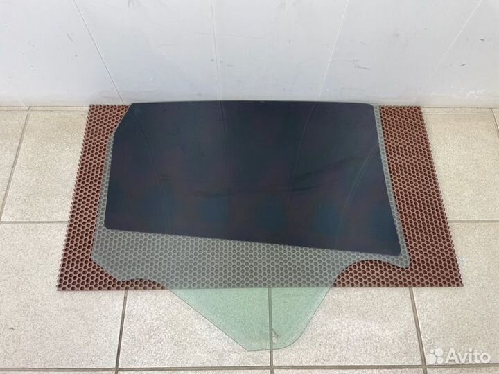 Стекло двери заднее левое LADA X-Ray