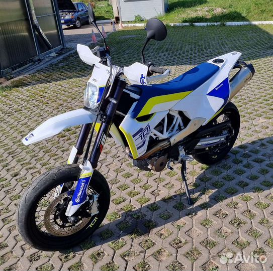 Husqwarna 701 supermoto