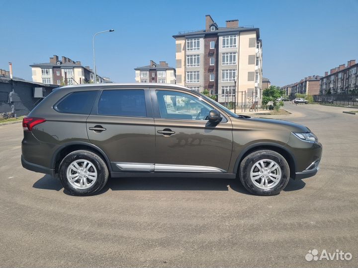 Mitsubishi Outlander, 2015
