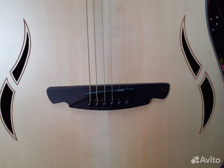 Акустическая гитара дредноут